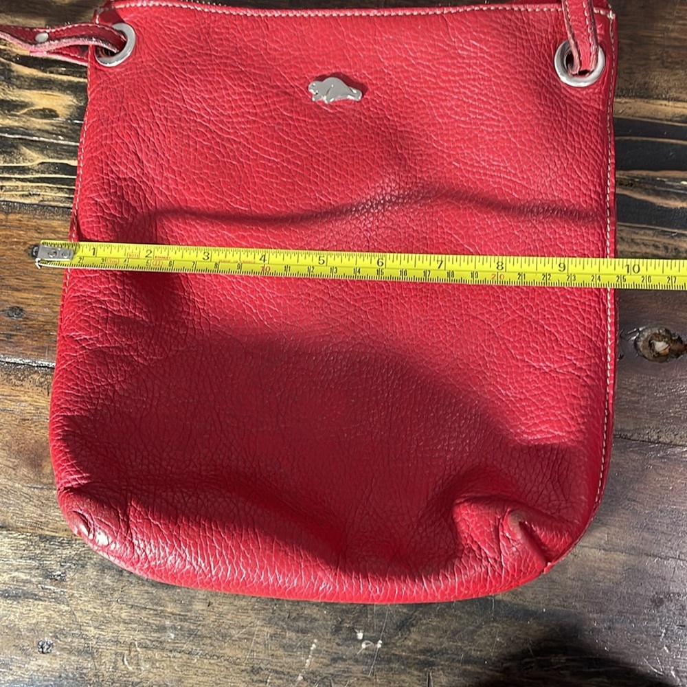 Roots pebbled leather red purse with long crossbody strap.  Made in Canada - Picture 8 of 17